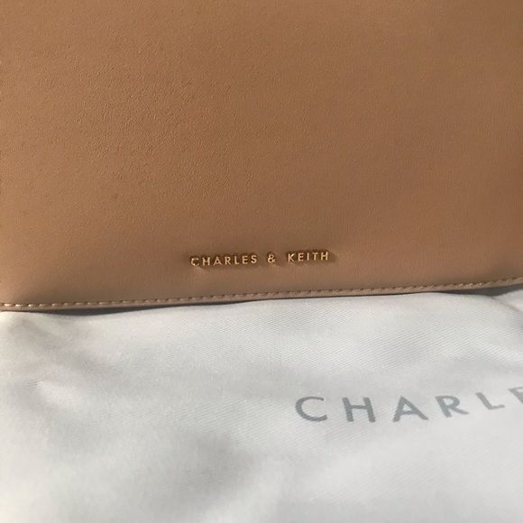 Charles & Keith Crossbody - Picture 2 of 9